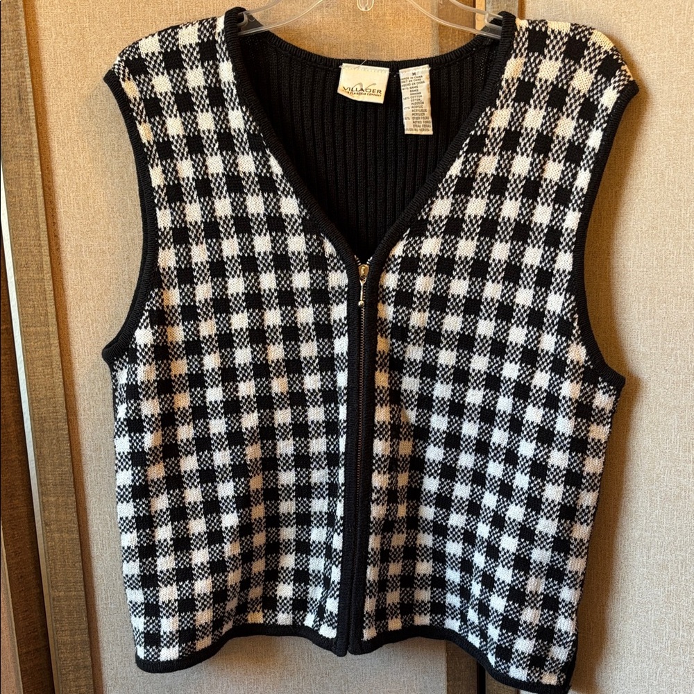 FINAL MARKDOWN Villager zip front vest medium